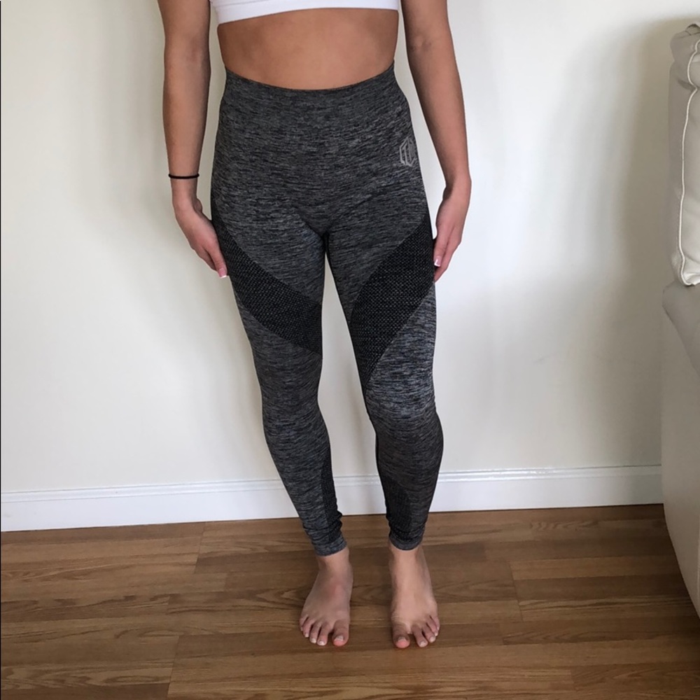 Grey seamless leggings size small with contour